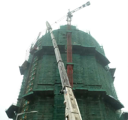 嘉兴市吊车在工地上作业